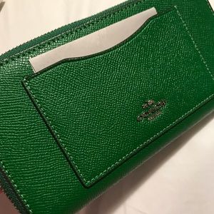 Coach Accordion Zip Wallet - Kelly Green NWT